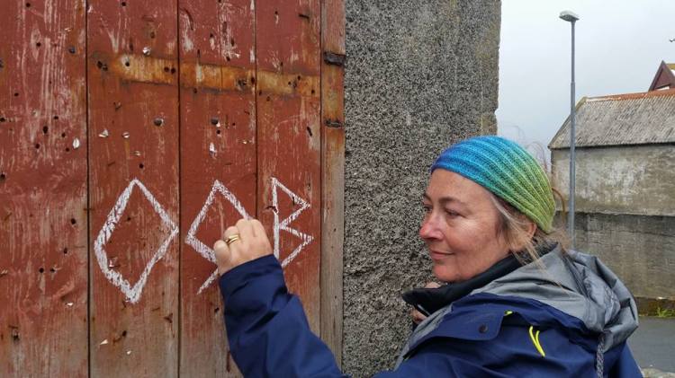 Documentation of ‘Trace drawing’ Inguz, Othila, Berkana in Nólsoy, photograph by Martin Drury 2016