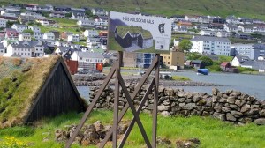 Documentation of ‘Trace drawing’ Inguz, Inguz, Eihwaz in Klaksvík, photograph by Martin Drury